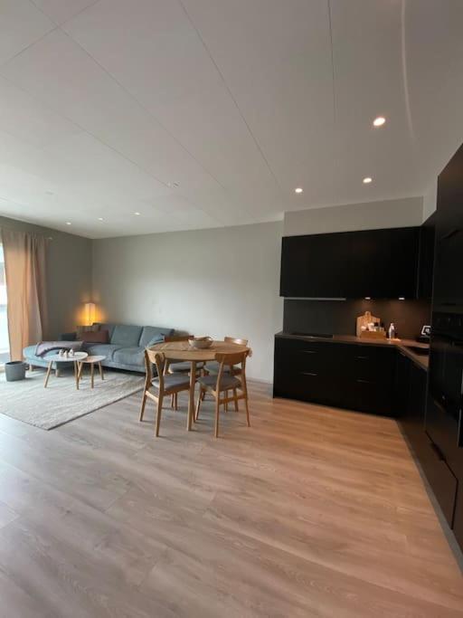 Nice & Cozy Two Bedroom Apartment With A Balcony Akureyri Kültér fotó