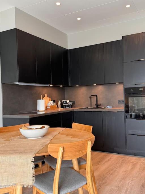 Nice & Cozy Two Bedroom Apartment With A Balcony Akureyri Kültér fotó