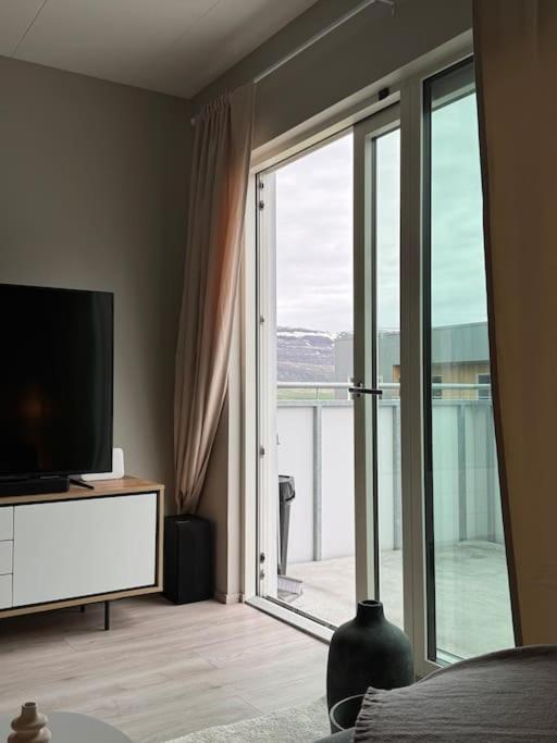 Nice & Cozy Two Bedroom Apartment With A Balcony Akureyri Kültér fotó